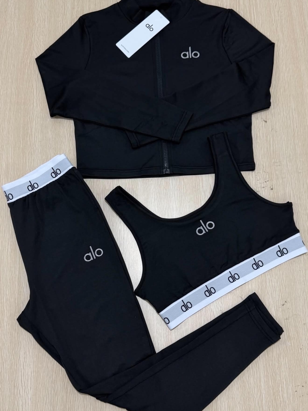 ALO Yoga Women's Black 3-Piece Active Set with White Logo Band